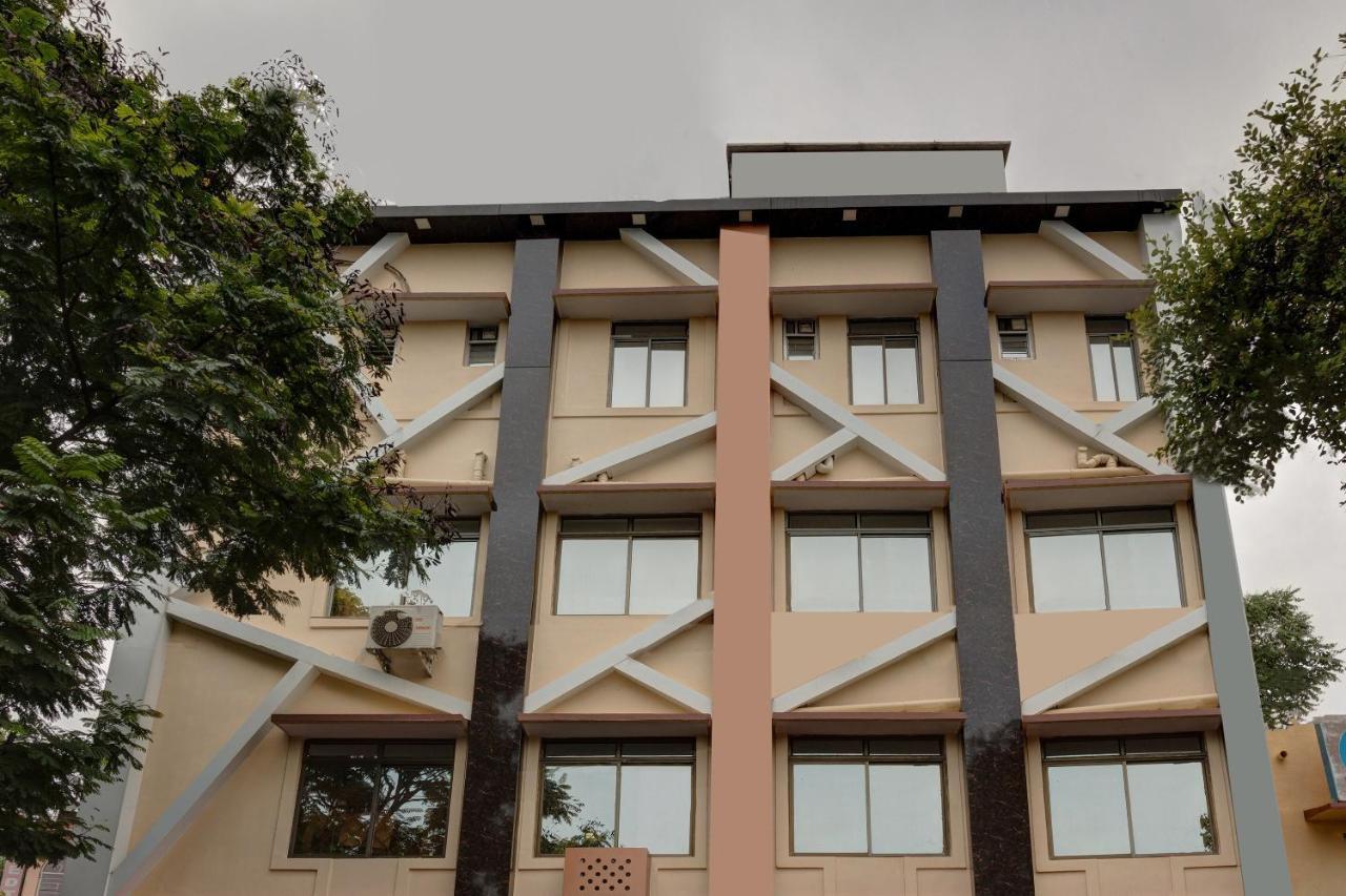 OYO 4283 Hotel Satguru Jamshedpur Buitenkant foto