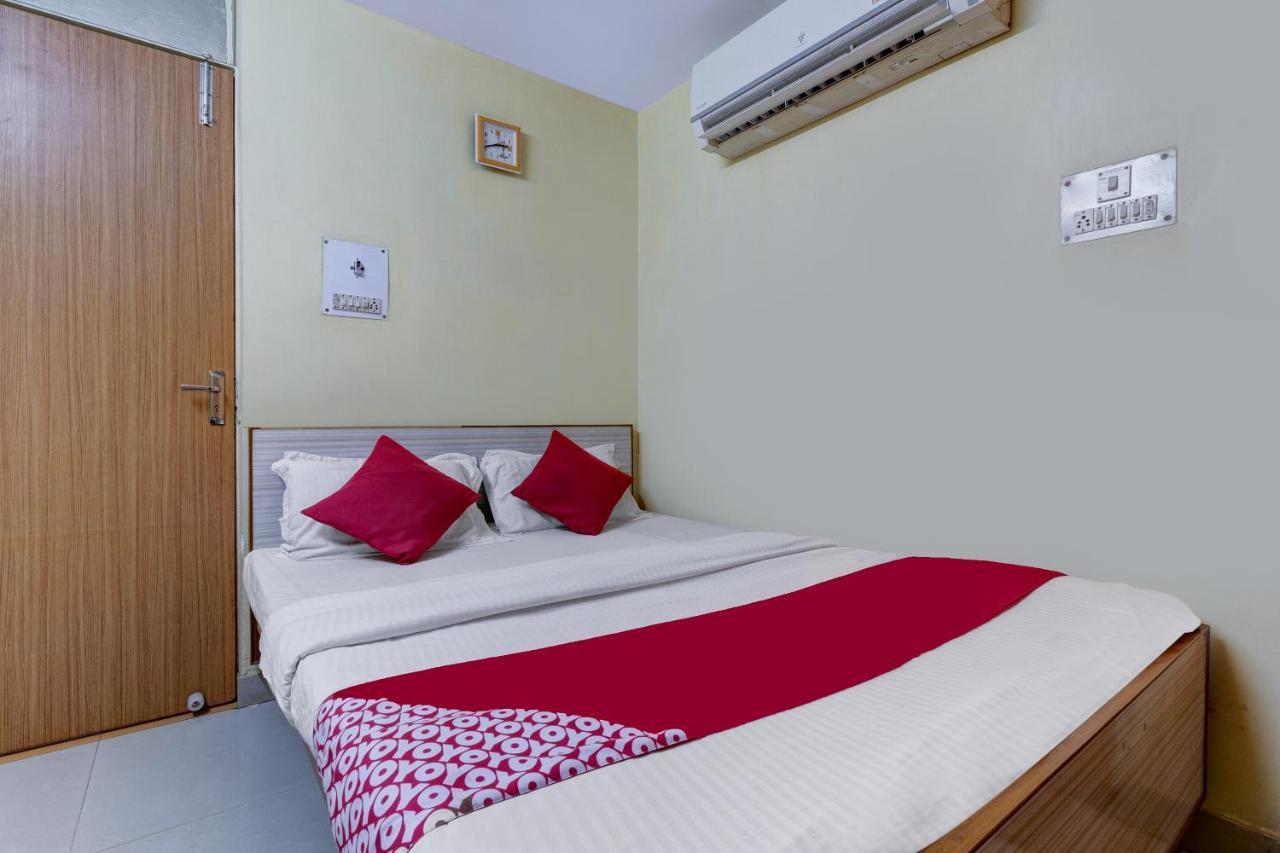 OYO 4283 Hotel Satguru Jamshedpur Buitenkant foto