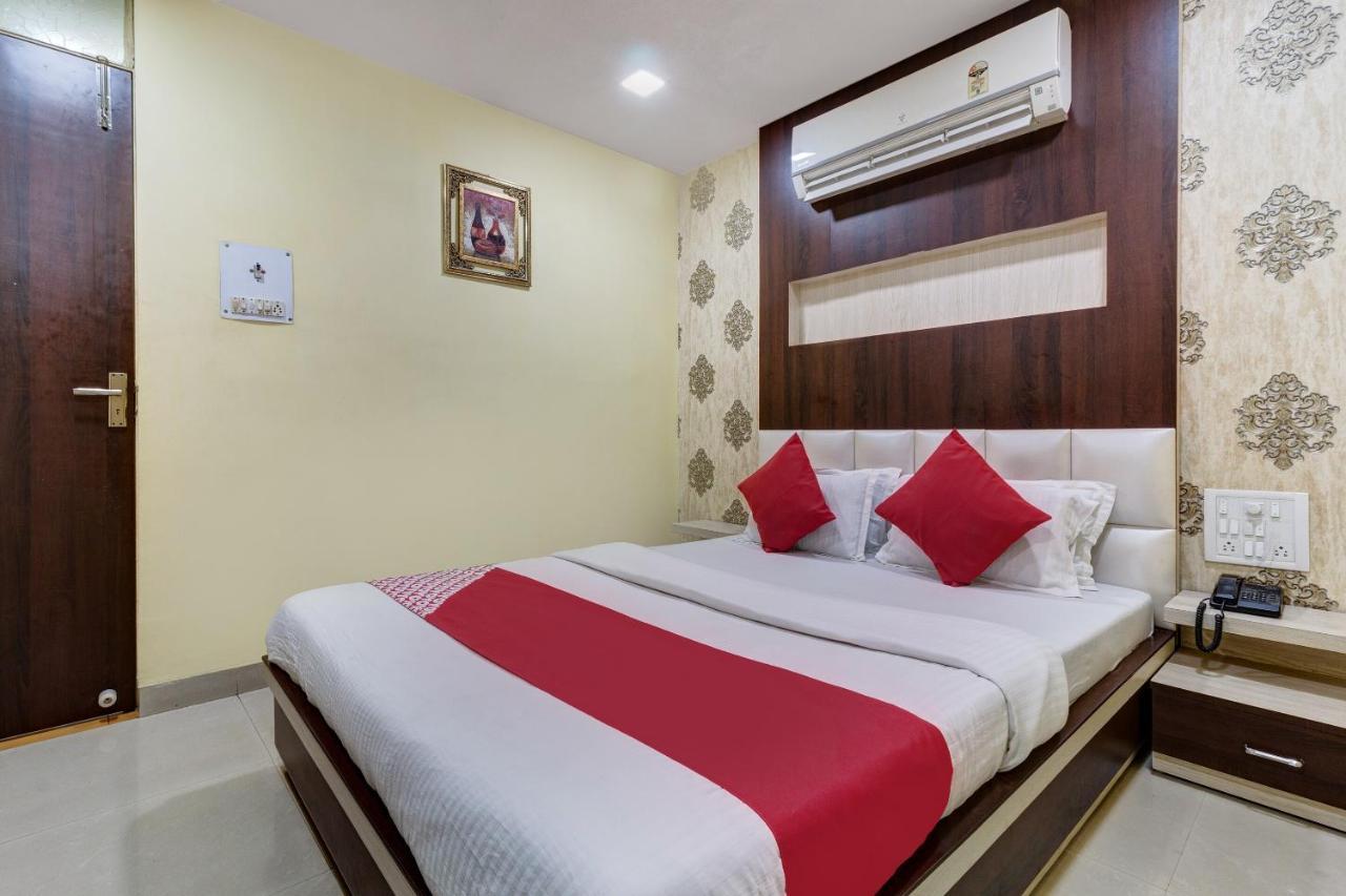 OYO 4283 Hotel Satguru Jamshedpur Buitenkant foto