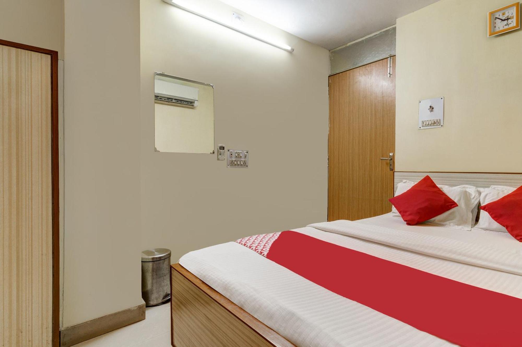 OYO 4283 Hotel Satguru Jamshedpur Buitenkant foto