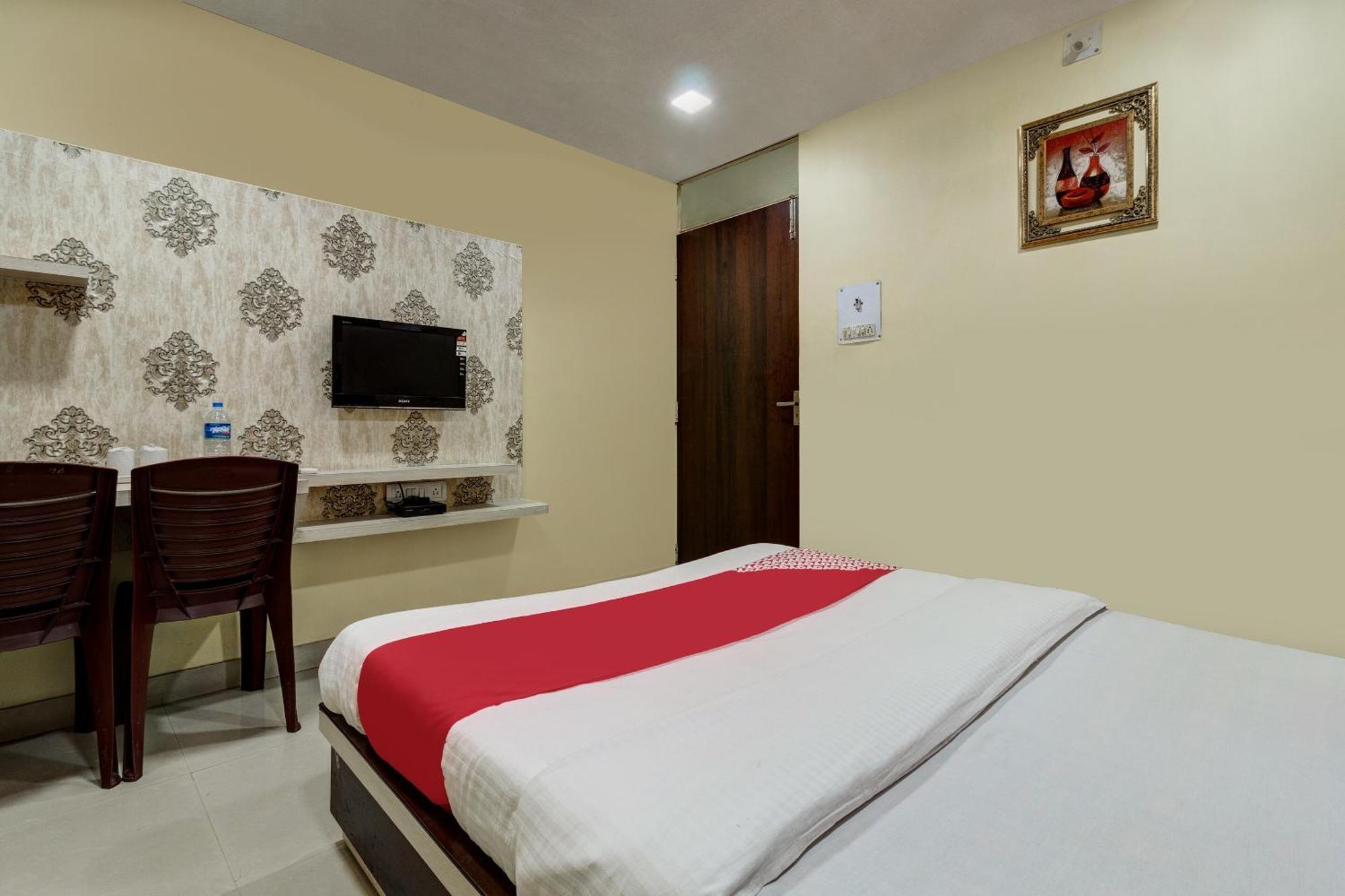 OYO 4283 Hotel Satguru Jamshedpur Buitenkant foto